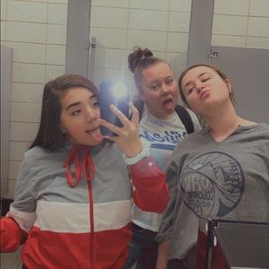 Meet your Posher, Elle